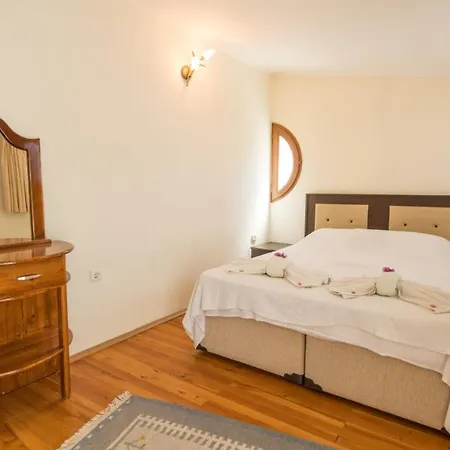 Apartamento Lovely Flat With Shared Pool And Balcony In *