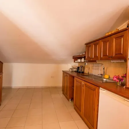 Lovely Flat With Shared Pool And Balcony In Apartamento