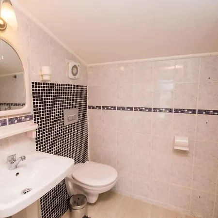 Lovely Flat With Shared Pool And Balcony In Apartamento *