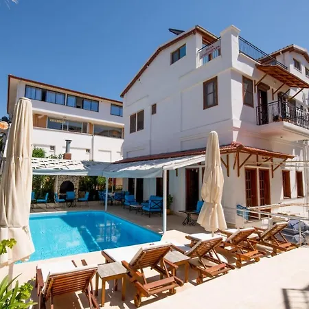 Lovely Flat With Shared Pool And Balcony In