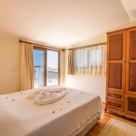 Lovely Flat With Shared Pool And Balcony In Lejlighed